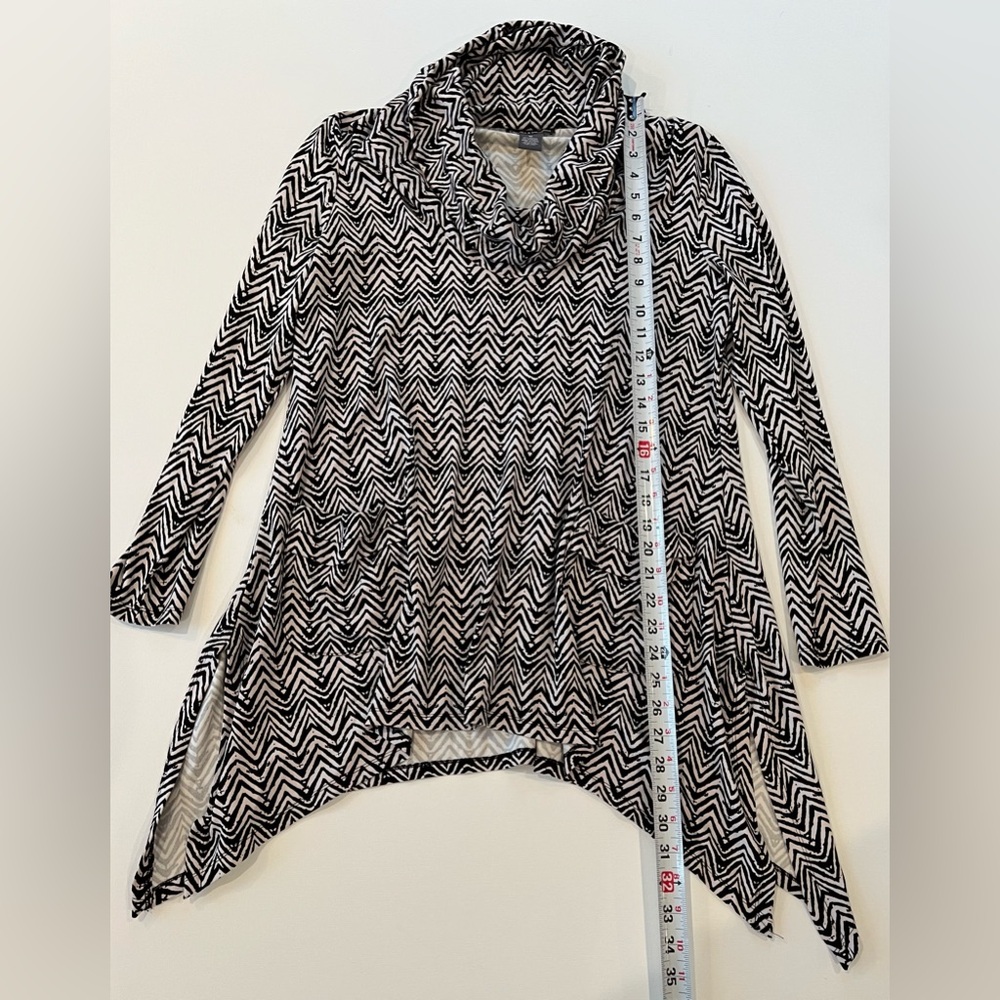 Chelsea & Theodore Black and White Zigzag Tunic - Picture 5 of 16